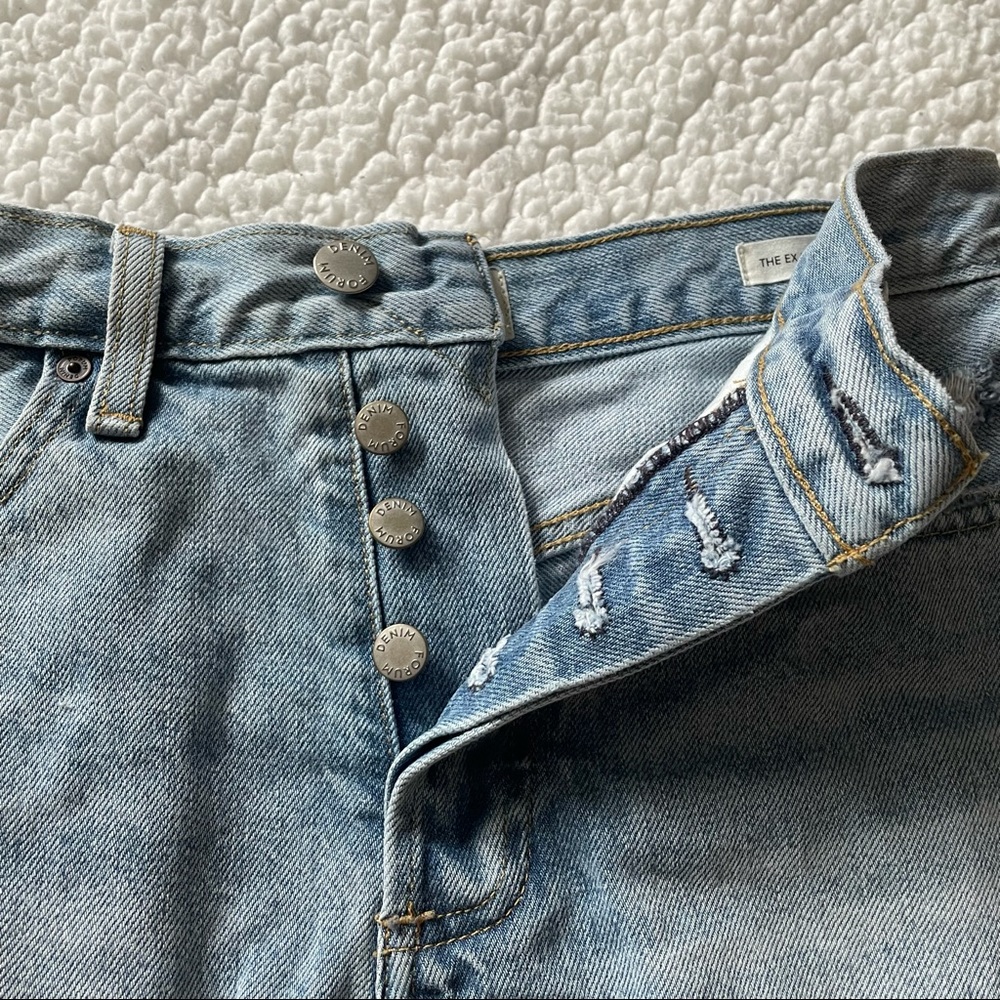 Denim Forum The Ex Boyfriend Short Light Wash - Picture 4 of 7